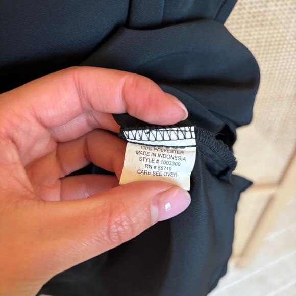 Black tank top loose crepe notations size small - Picture 5 of 6